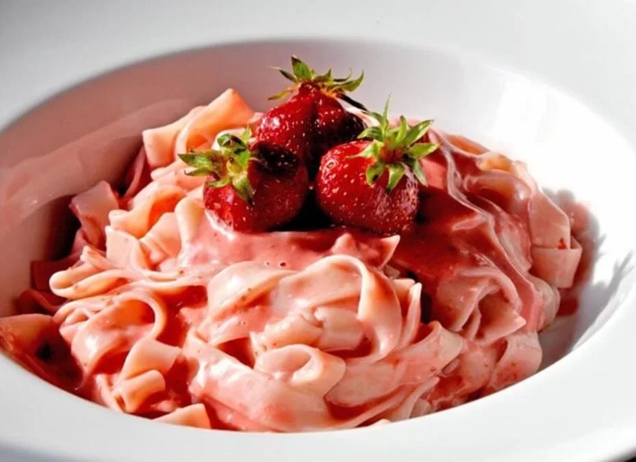 pasta con salsa de fresa