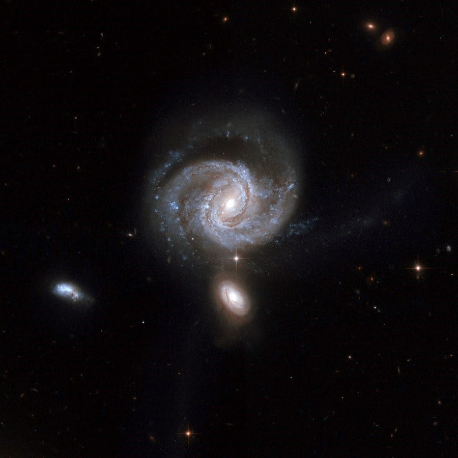 Dos corazones oscuros | Las 7 galaxias más extrañas del universo | bayas de cerebro