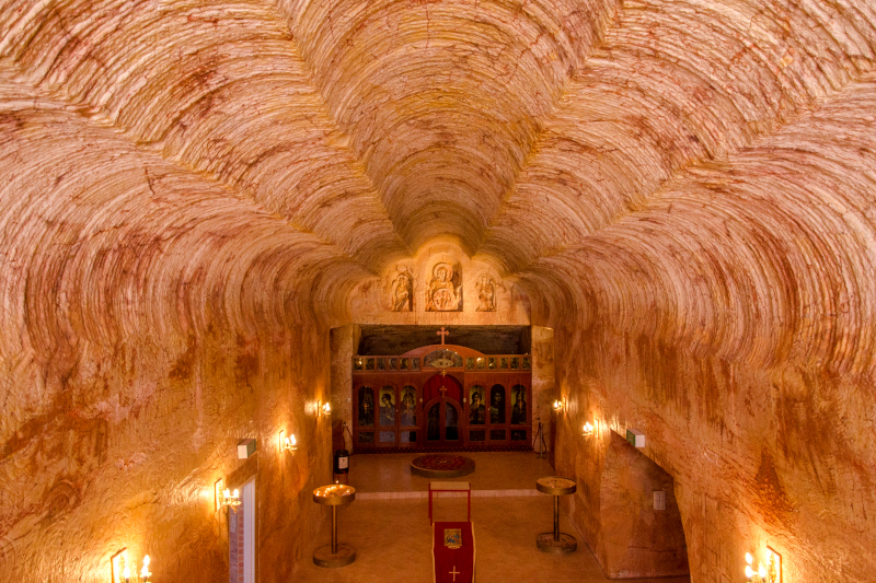 Iglesia Ortodoxa Serbia en Coober Pedy, Australia 17 iglesias rupestres increíblemente hermosas en todo el mundo | bayas de cerebro