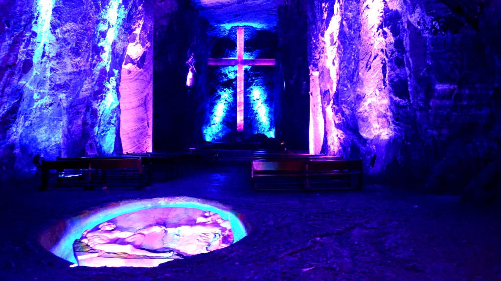 Templo de Sal Zipaquirá, Zipaquirá, Colombia |: 17 iglesias rupestres increíblemente hermosas en todo el mundo | bayas de cerebro