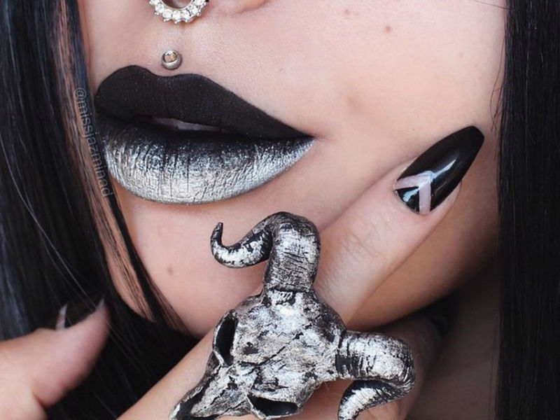 Maquillaje-pintor-use-its-lips-a-canvas-miniature-masterpieces -20