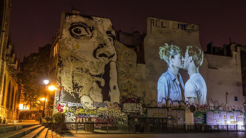 Retrat-love-birds-kiss-street-street-12