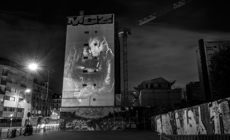 Retrat-love-birds-kiss-street-street-20