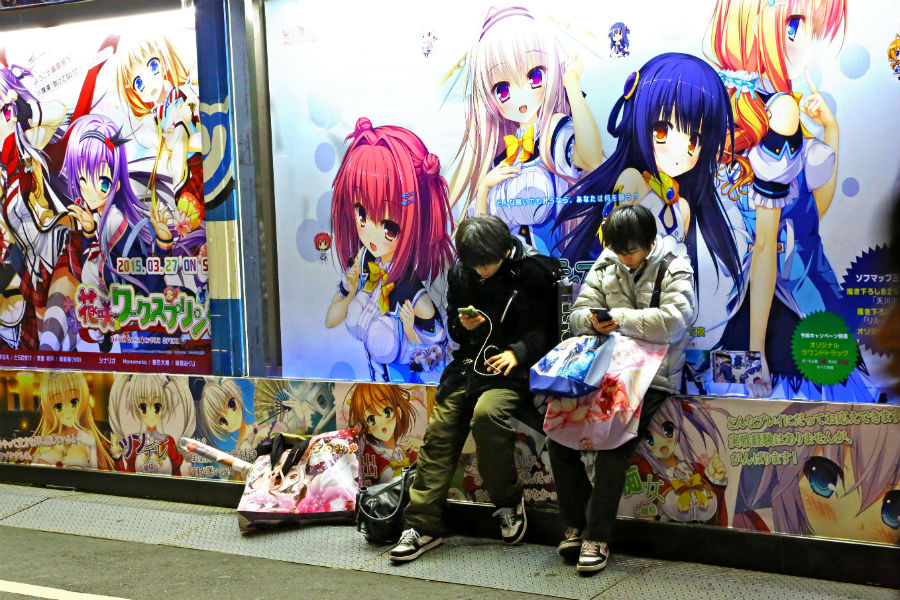 SPOTS-GEEKS-Y-GAMERS-IN-JAPAN-ON-JAPAN-01