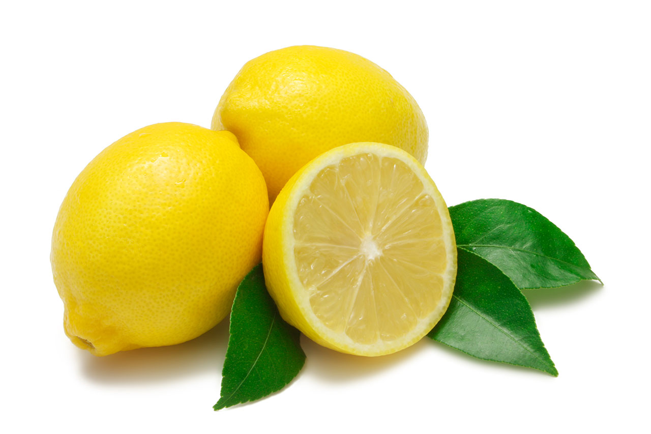 El limón viene a ser una fruta recomendable para complementar una dieta saludable.